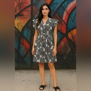 Single Thread Women's Printed Flutter Sleeve Dress Size Large NWT